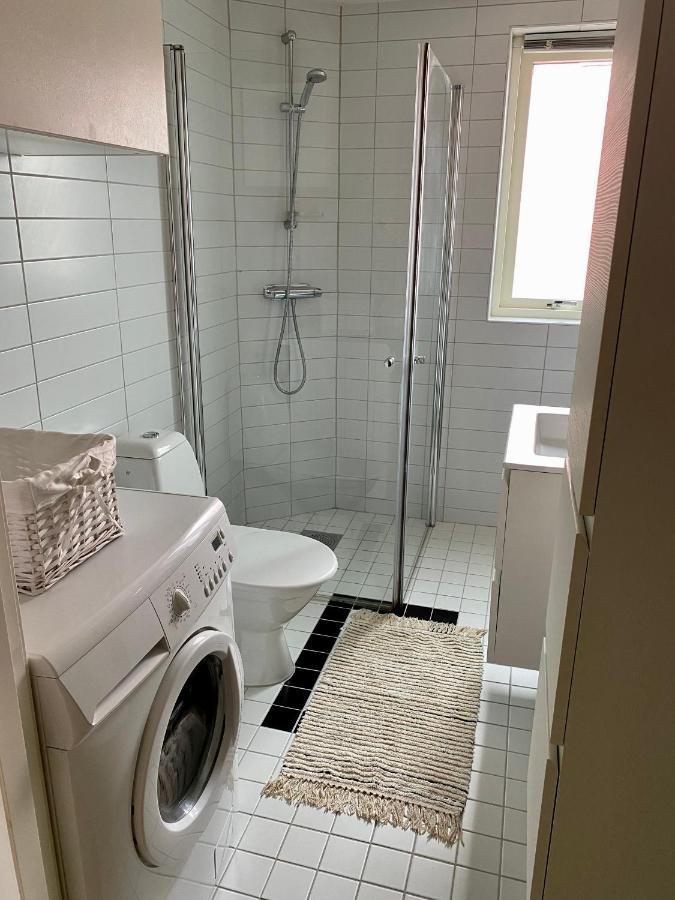 Frasch Och Fin 2:A. Gangavstand Till Stromstads Centrum Buitenkant foto