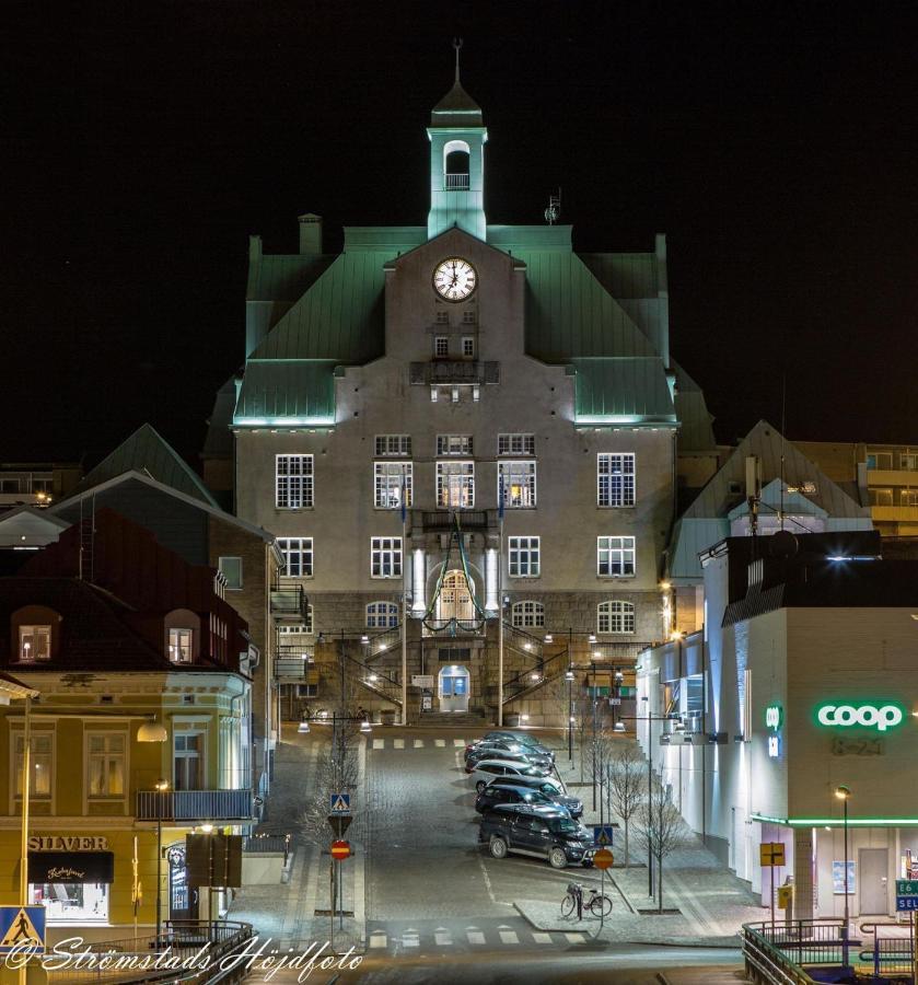 Frasch Och Fin 2:A. Gangavstand Till Stromstads Centrum Buitenkant foto