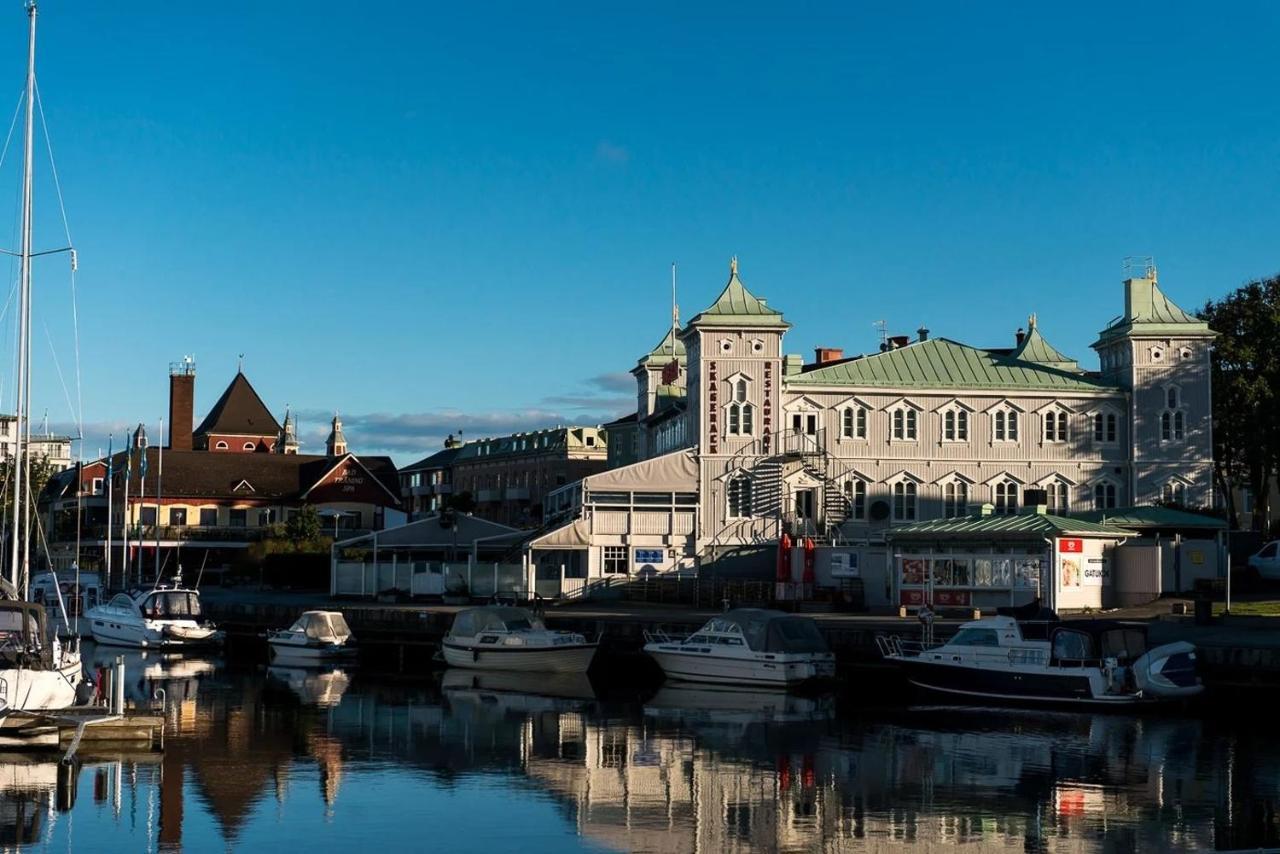 Frasch Och Fin 2:A. Gangavstand Till Stromstads Centrum Buitenkant foto